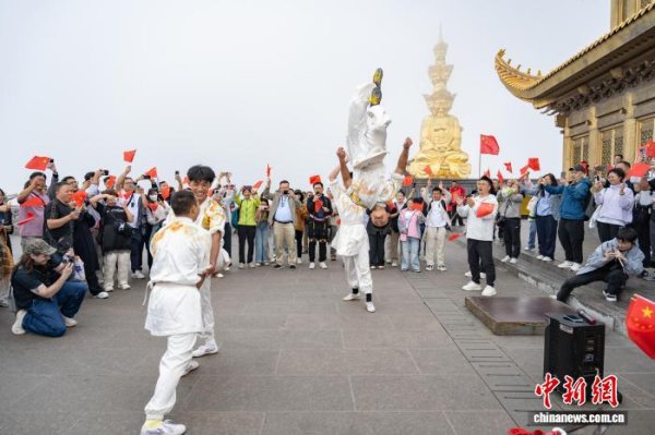神机策 （活力中国调研行）海外青年游四川：峨眉寻“芷若”  乐山观“大佛”